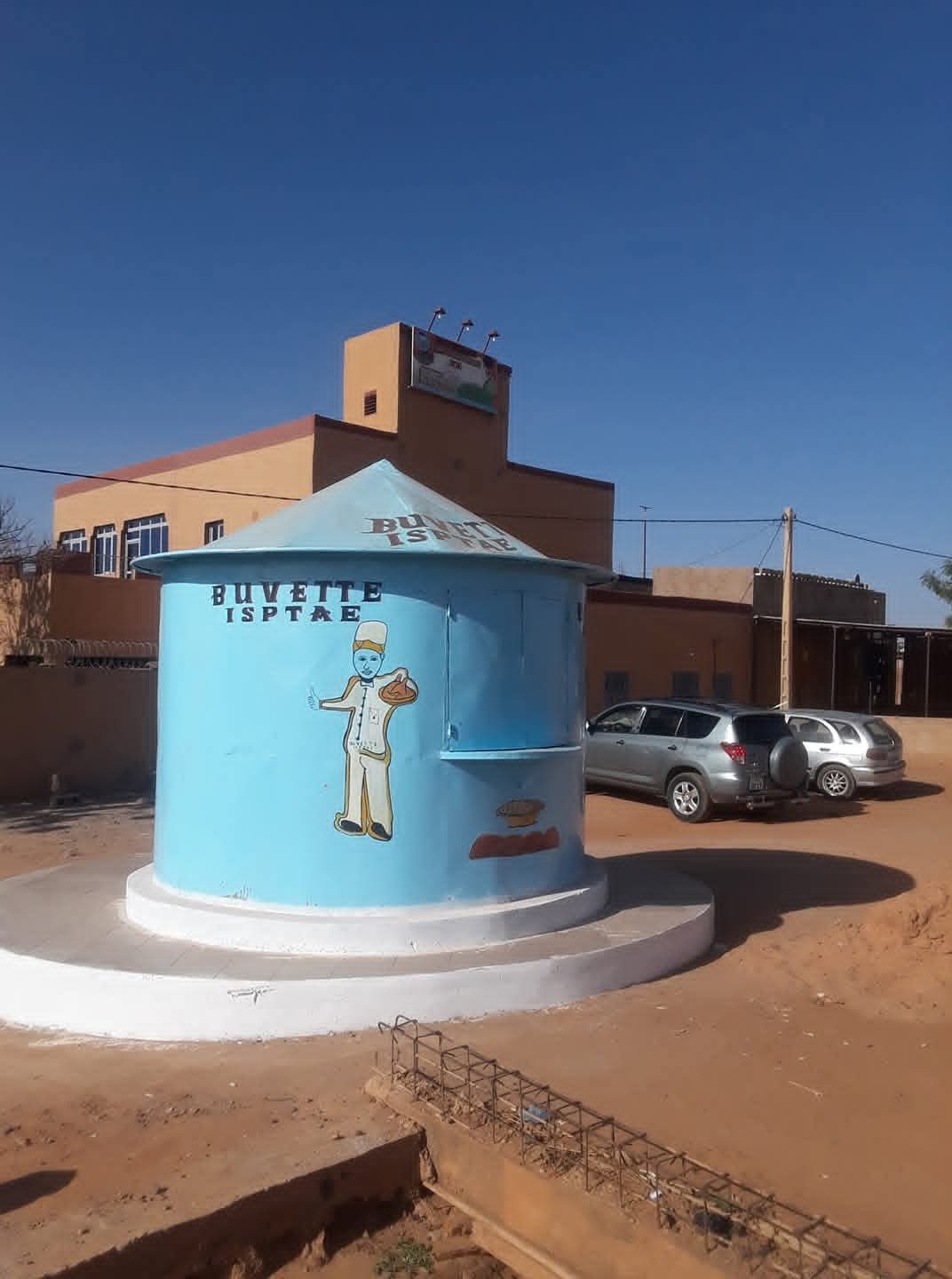 Le campus de l’ISPTAE à Niamey, avec la buvette de l’institut au premier plan