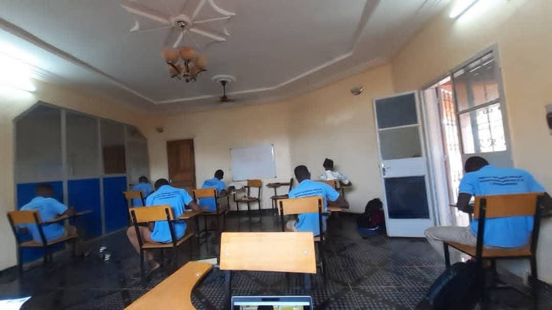 Étudiants de l’ISPTAE en salle de cours